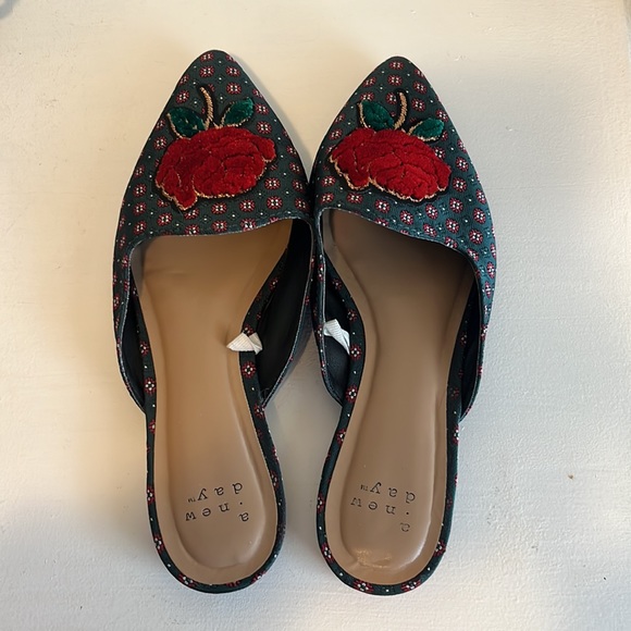 A New Day Rose Embroidered Mules Size 6 - Picture 2 of 8